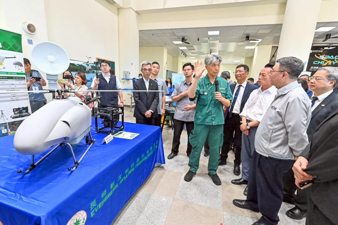 2025年5月17日行政院長卓榮泰參訪亞洲無人機AI創新應用研發中心1