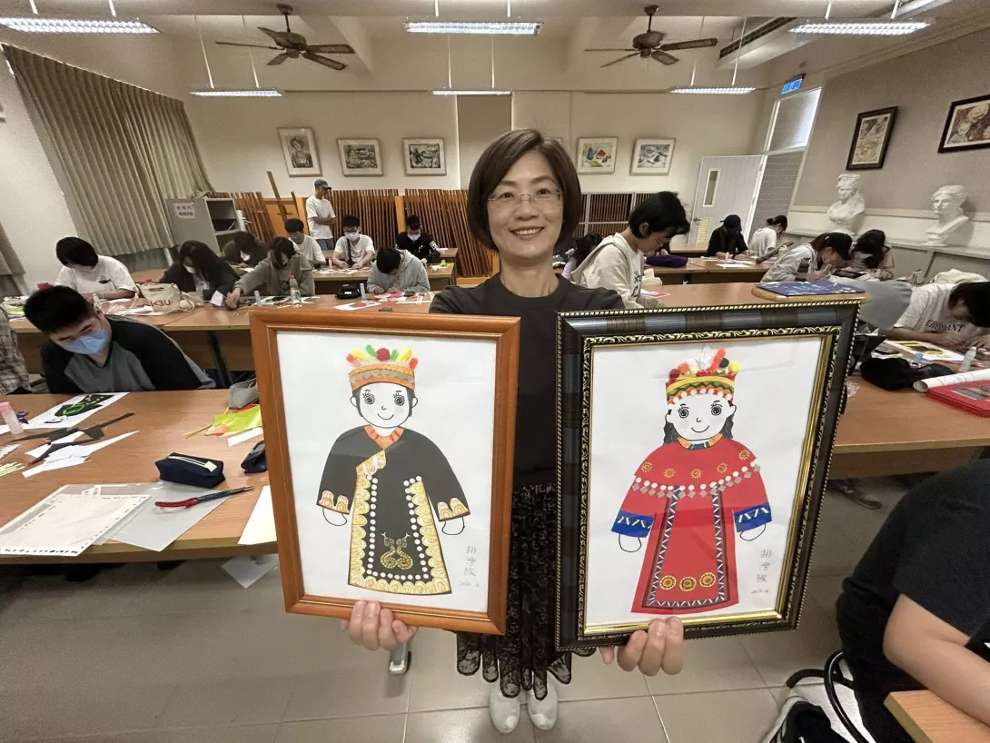 公益設計師吳素莉以手作排灣族服飾帶領學生發揮創意