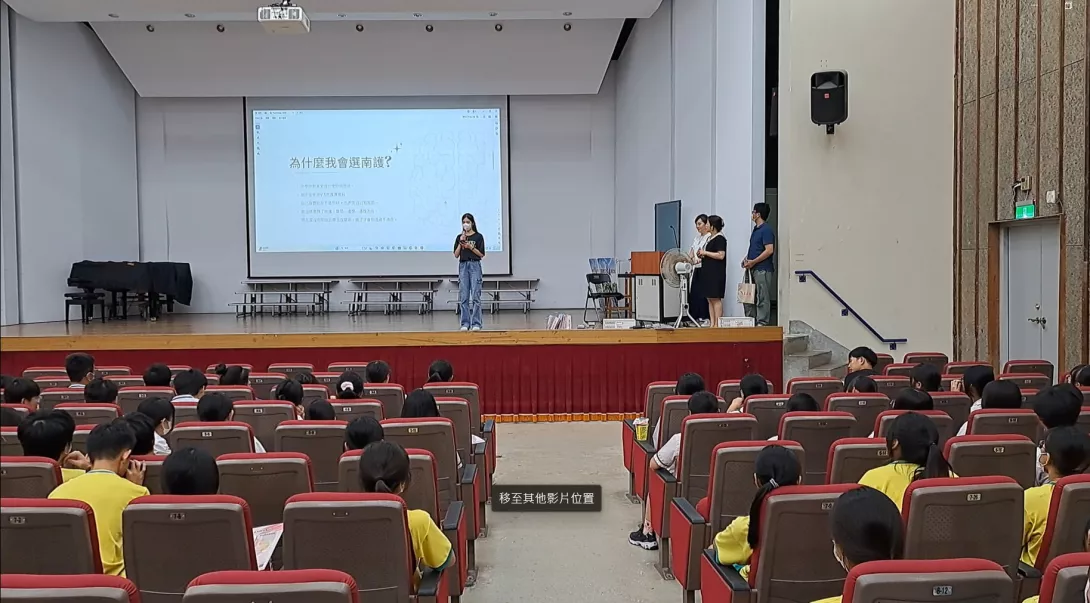 江品潔返回大成國中擔任南護五專護理科技職最佳代言人