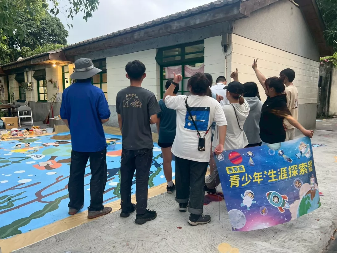 LINE_ALBUM_張秀菊畫地板照_250505_11