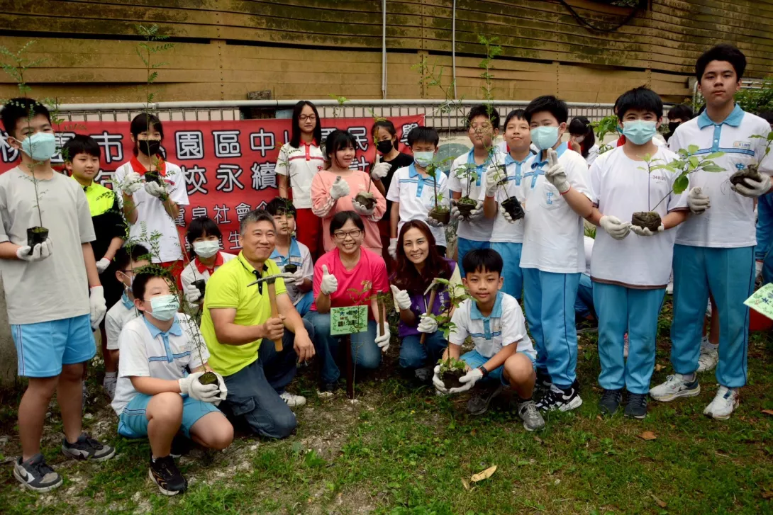 LINE_ALBUM_20250501綠色冀泉千校永續校園種樹活動_250501_40