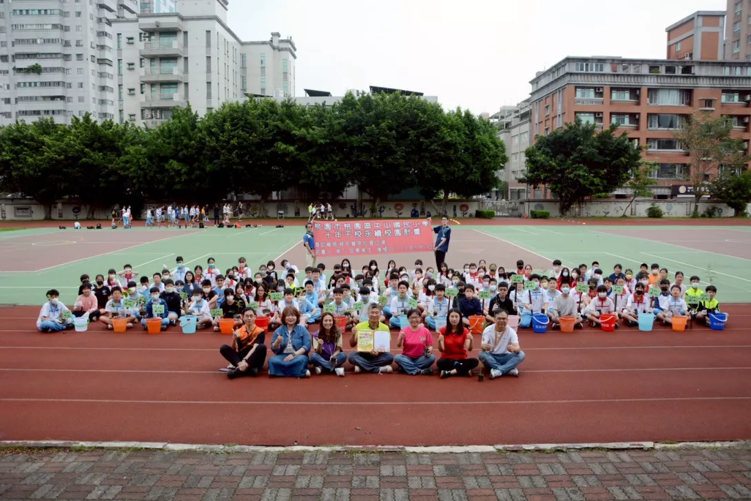 LINE_ALBUM_20250501綠色冀泉千校永續校園種樹活動_250501_63
