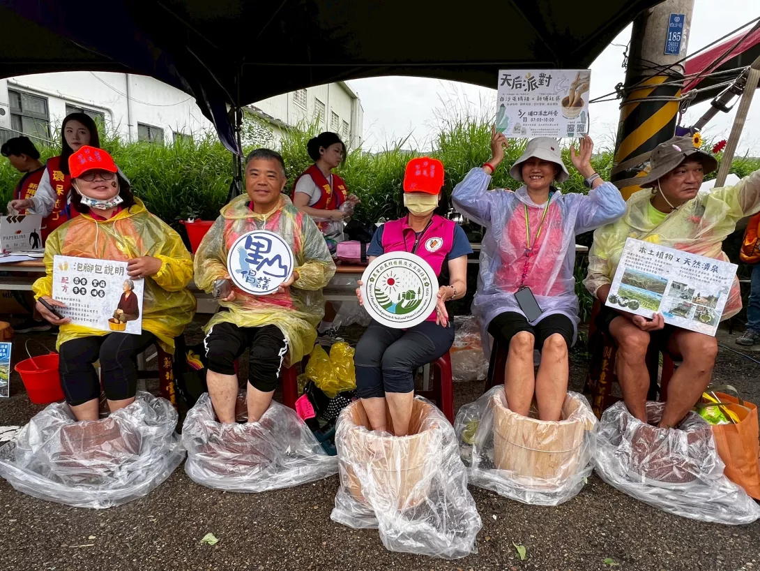 LINE_ALBUM_20250511 新埔泡腳包 白沙屯媽祖_250511_1
