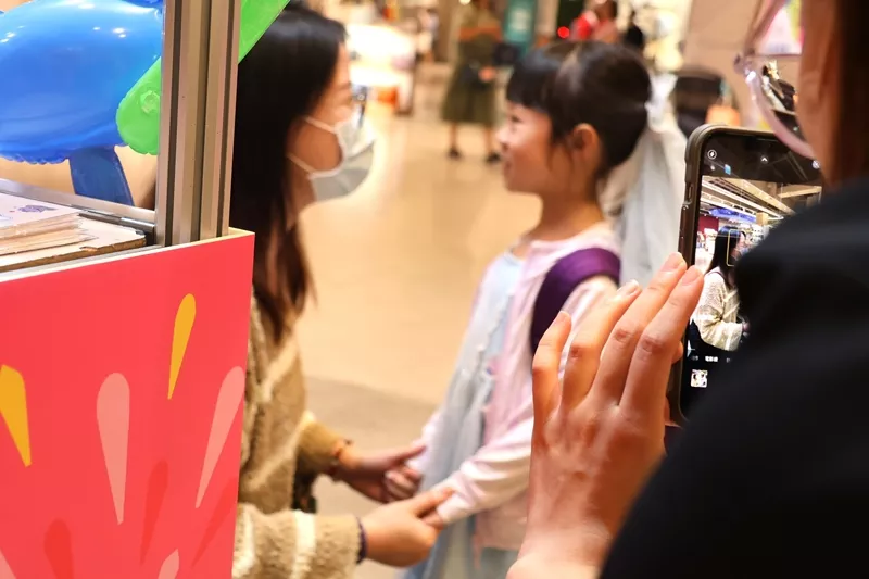 「大眼愛小眼」最後兩天的快閃活動,將於6月7日至6月8日舉辦,快來現場用眼神向孩子傳遞愛吧!