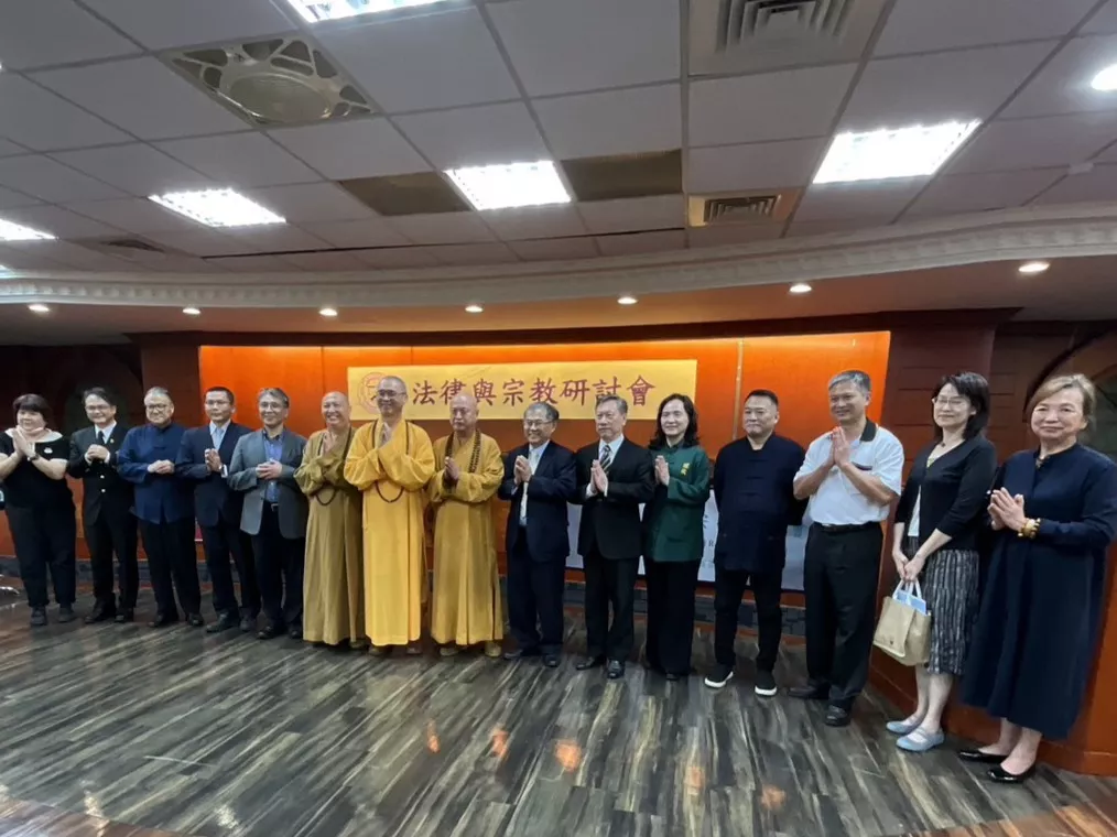 來自各宗教團體的代表發表各自心靈療癒方法與因果論