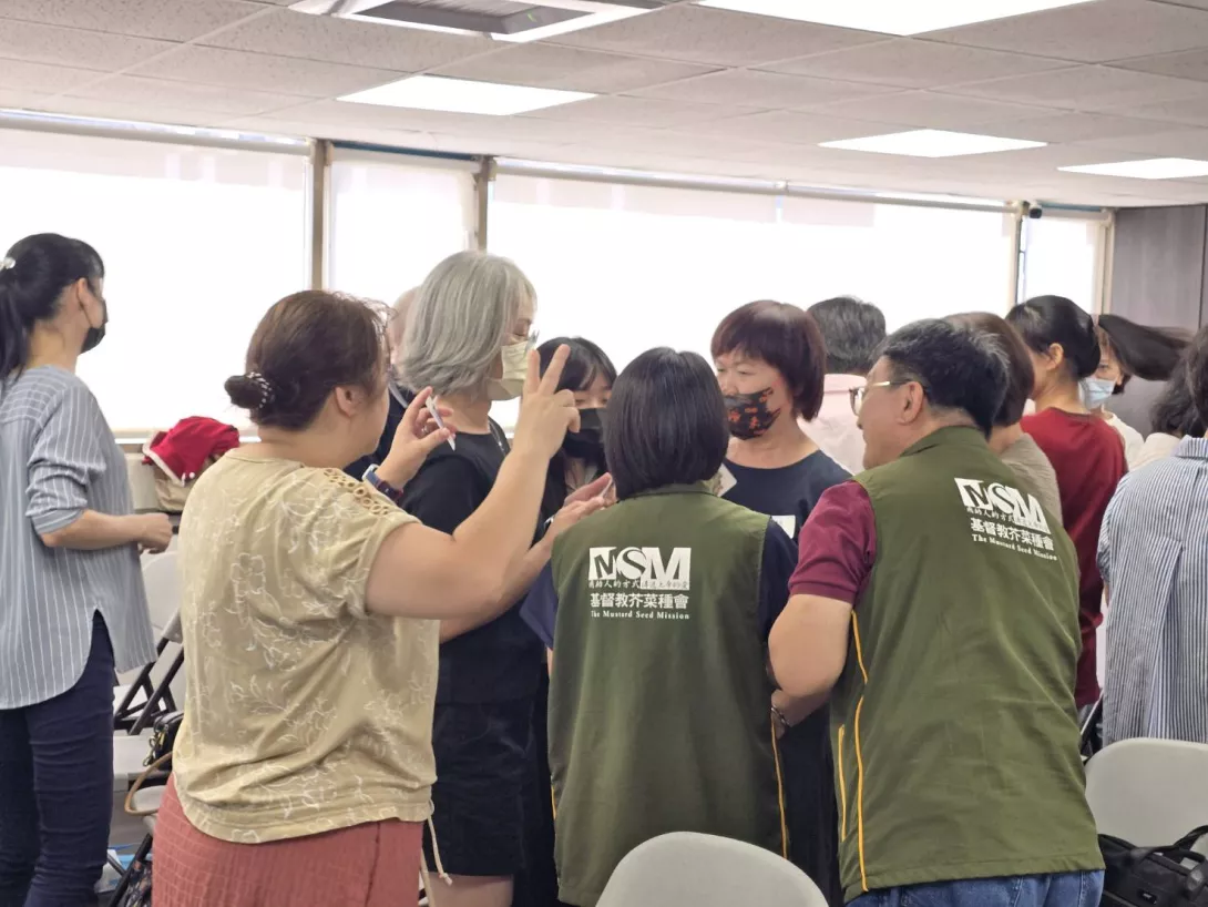 志工培訓課程透過實務演練與案例討論,提升面對社區需求的回應力與同理心。(芥菜種會提供)