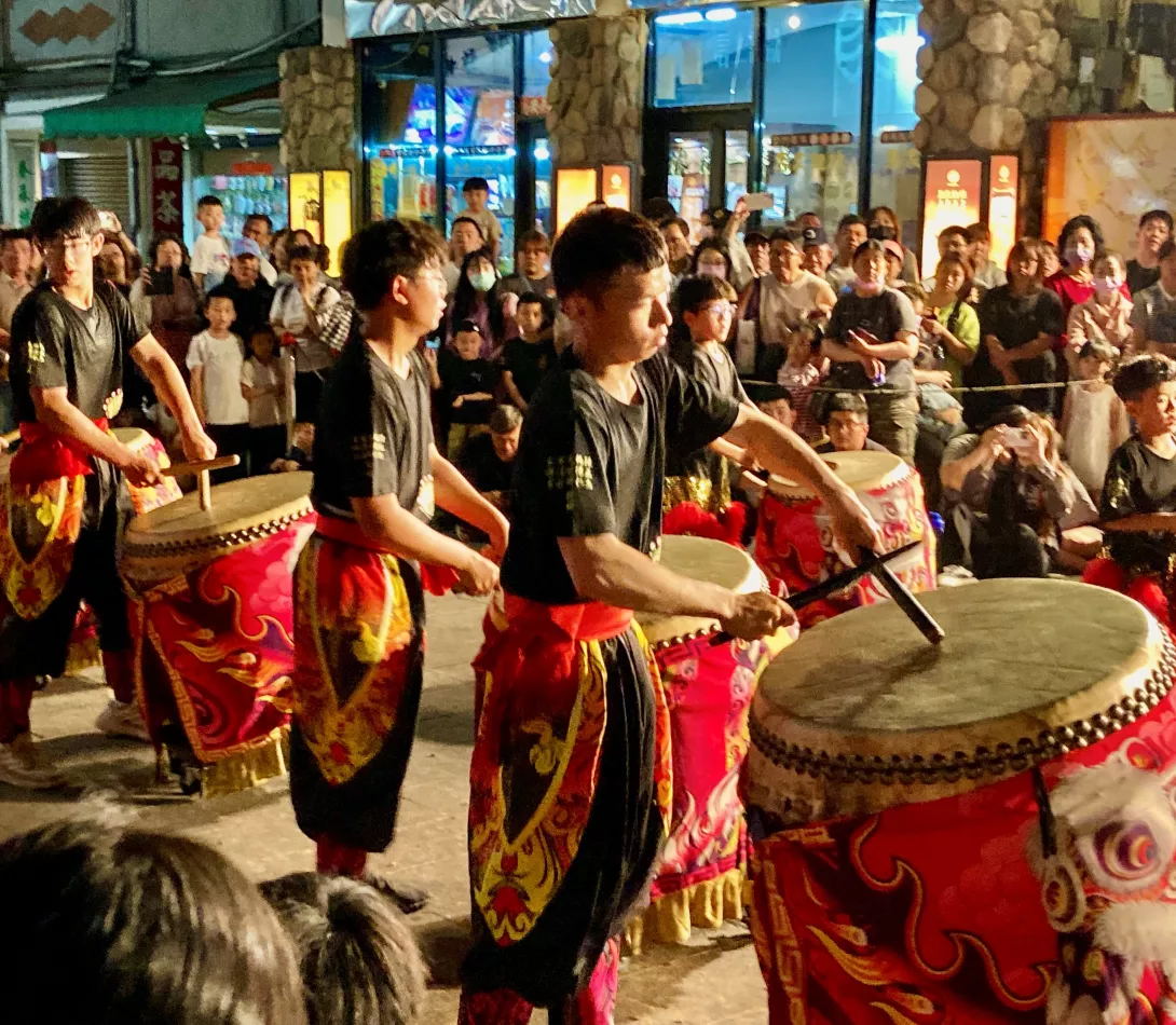 天震堂醒獅團