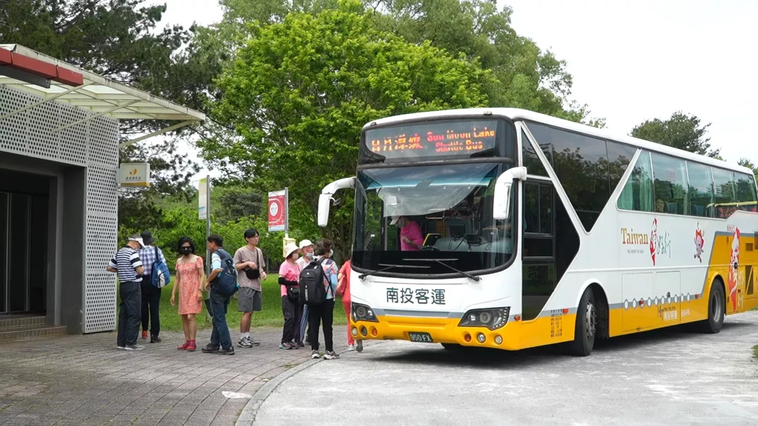 學員可透過台灣好行直達校園,65歲以上長者更享有免費搭乘優惠。