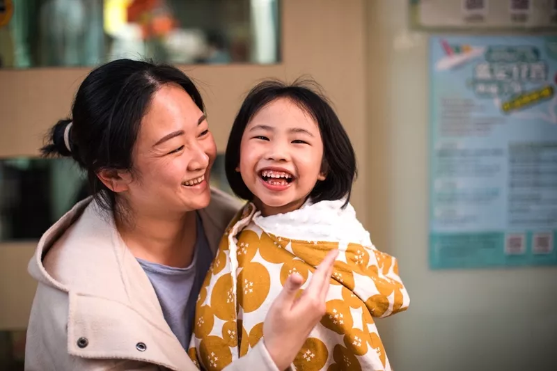 對孩子來說,一個溫柔眼神、一句耐心回應,就是最有「愛」的陪伴。