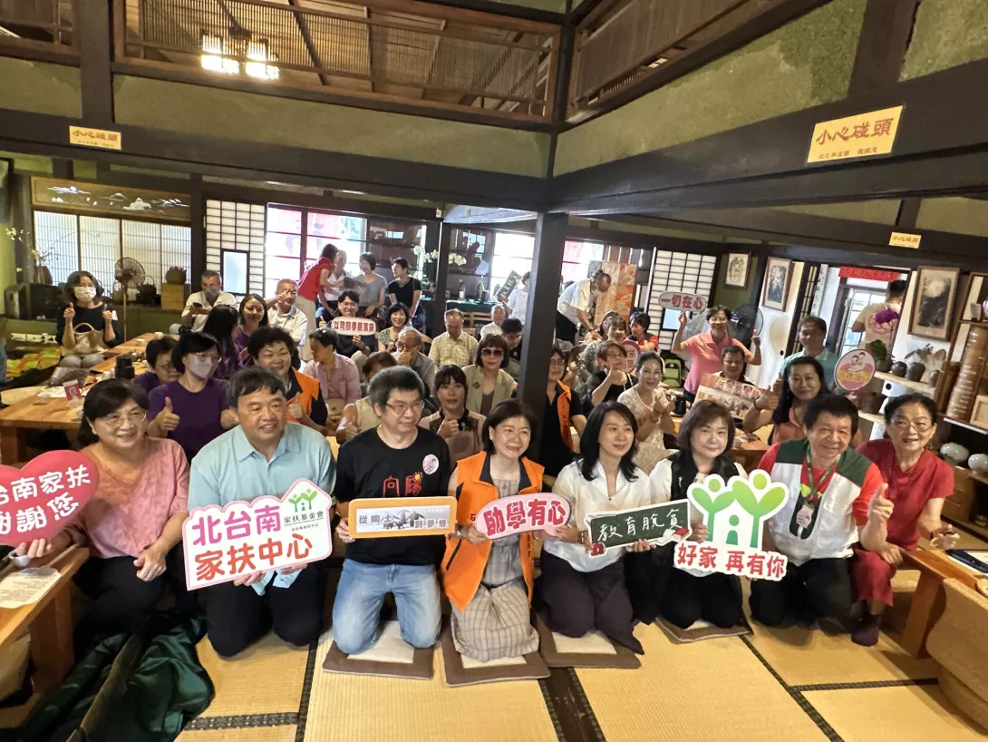 照片4-「從陶土到夢想」何應朋老師陶藝助學特展為北台南家扶中心獎助學金注入活水