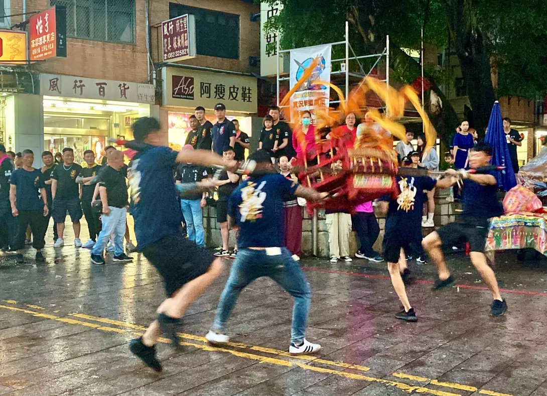 狂顛搖擺