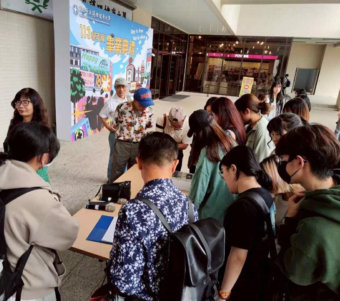 臺北護大舉辦《藝術進入社區 快閃活動》。(圖片提供∕梁昭玉老師)