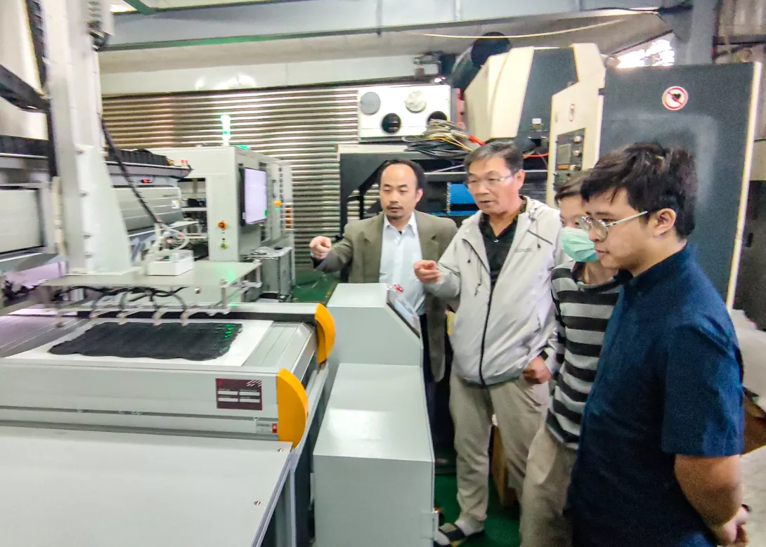 朝陽科大A2I智慧產業技術研發中心與佑昇雷射產學合作,完成車用電容橡膠雷射切割設備之開發。