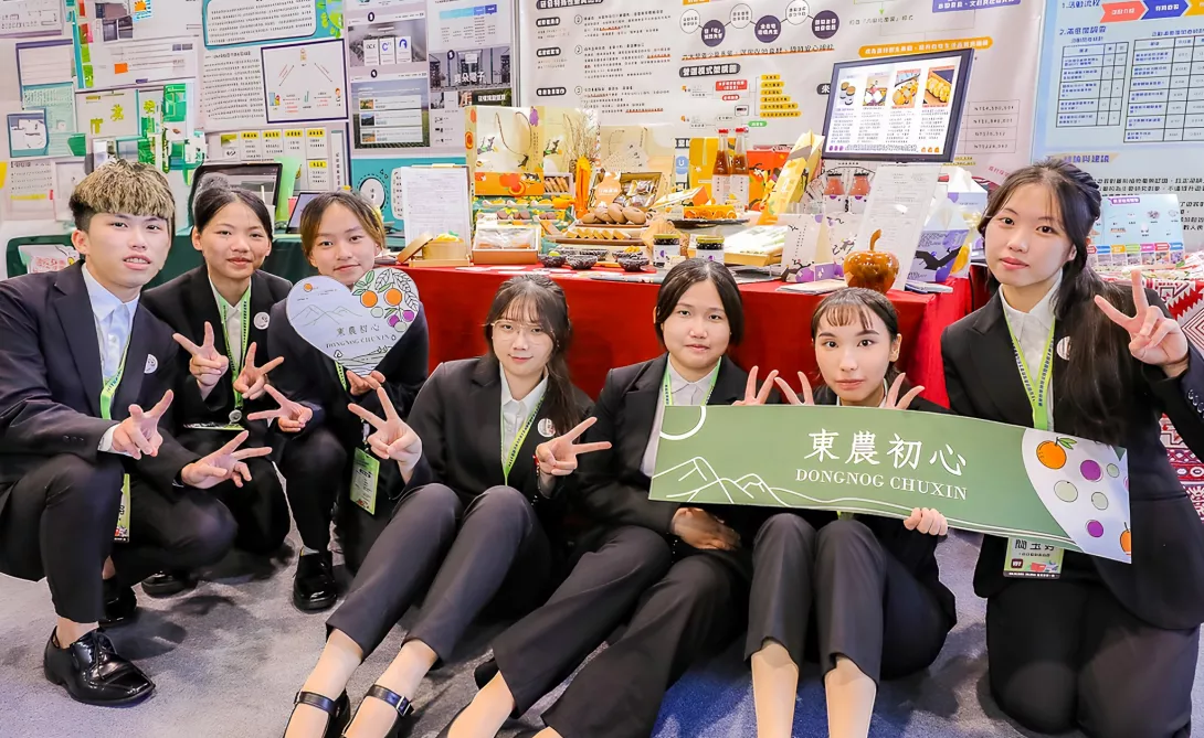 休閒事業管理系果香山城-城鄉共好USR計畫,促進青銀共融,打造六級化精緻農業,落實SDGs深受好評。