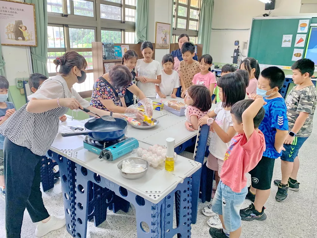 04--活動高潮是「永續三明治」的體驗,將繪本與永續食物、飲食營養健康及環保相結合,