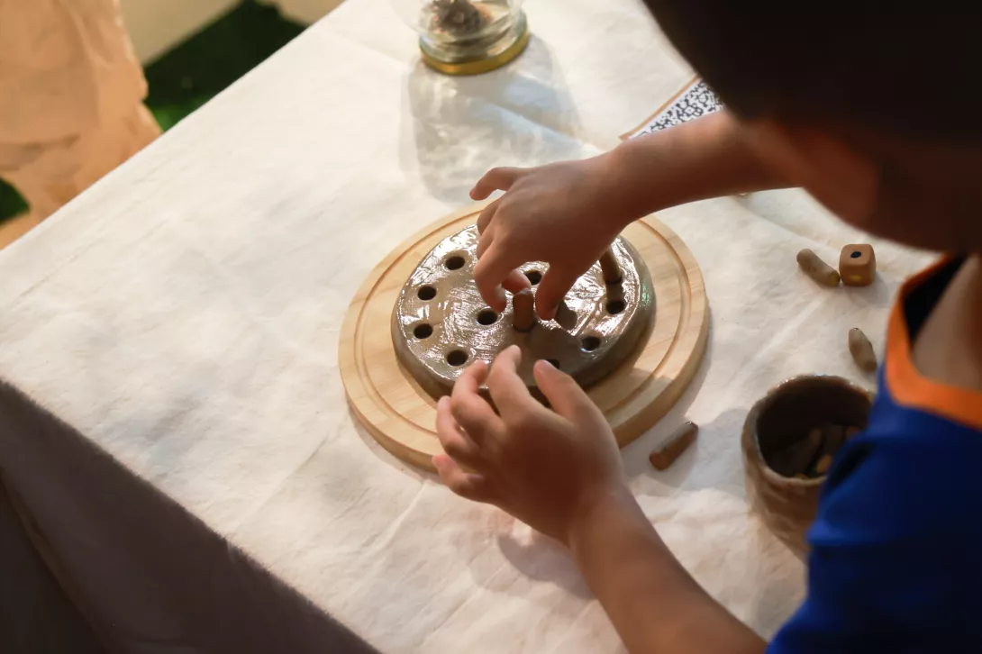 3.互動式桌遊作品吸引許多孩子體驗