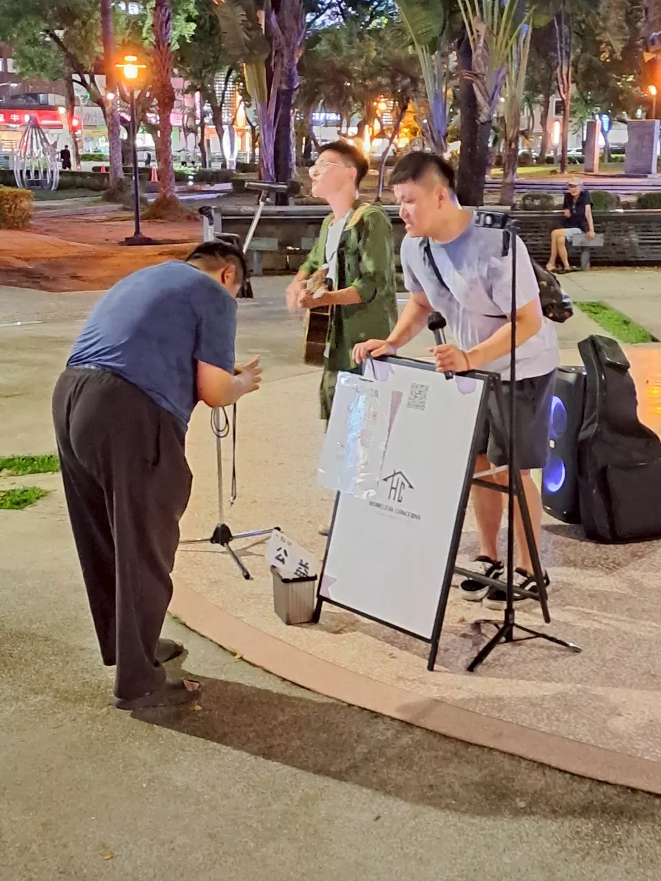 LINE_ALBUM_街友送餐-中央公園點4_250613_1