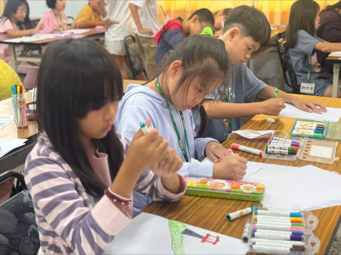 南家扶提供2-南家扶小綠芽課輔班不僅提供學科輔導,也規劃豐富多元活動,期盼透過寓教於樂的方式,提升孩子們的學習興趣,並培養自信心與解決問題的能力。
