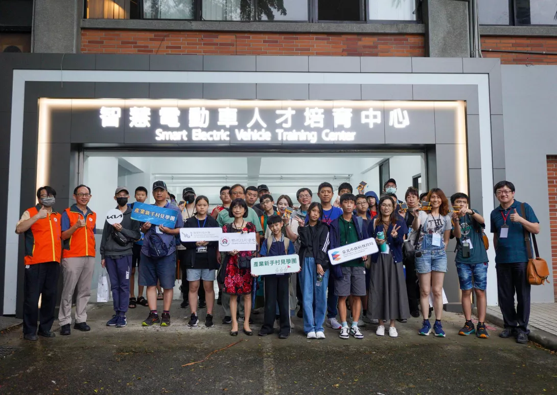 台北市教育局攜手龍華科大辦理產業新手村見學活動-4