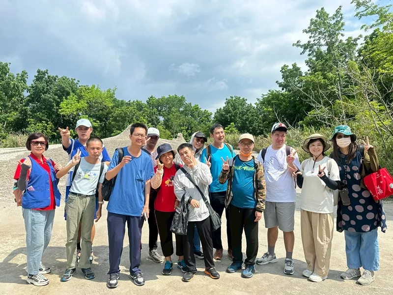 障礙者一起到烏山頂泥火山參訪