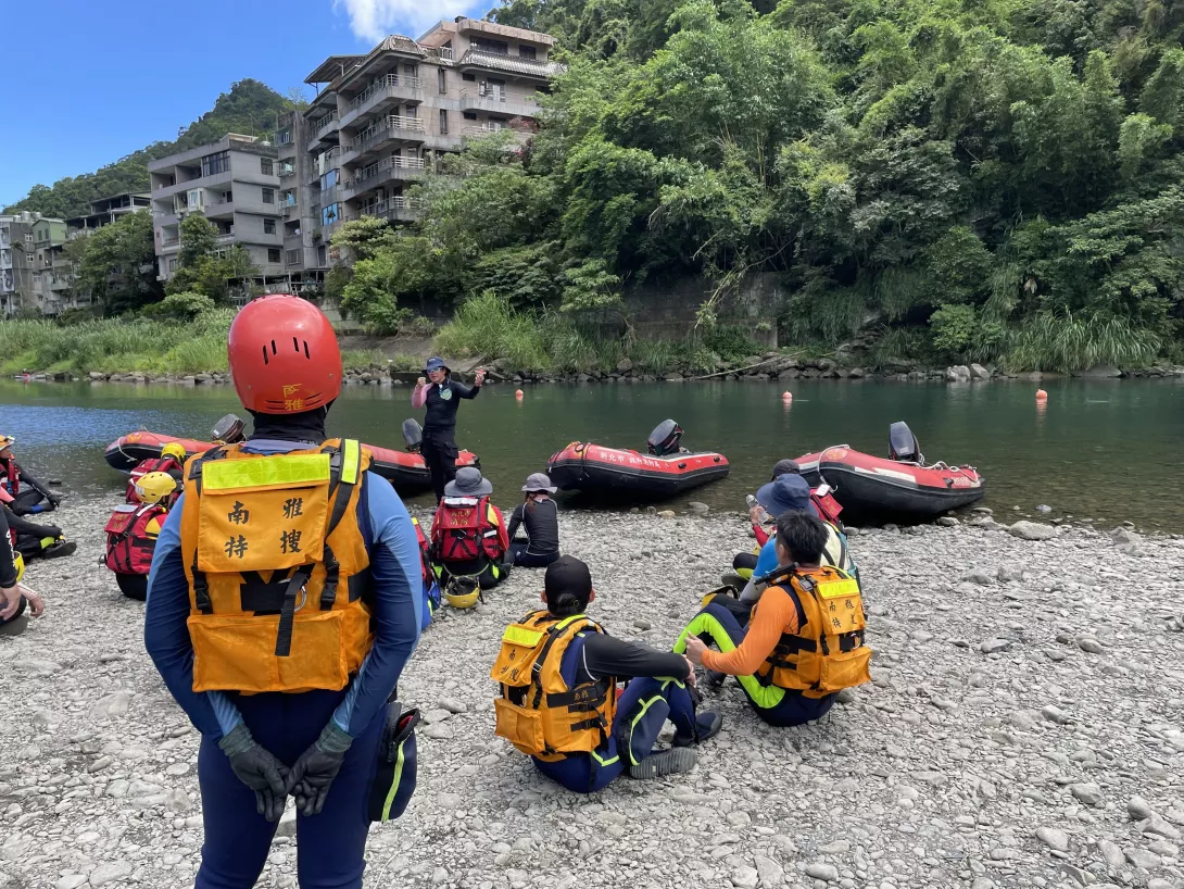 成功湖充氣式救援艇操作訓練