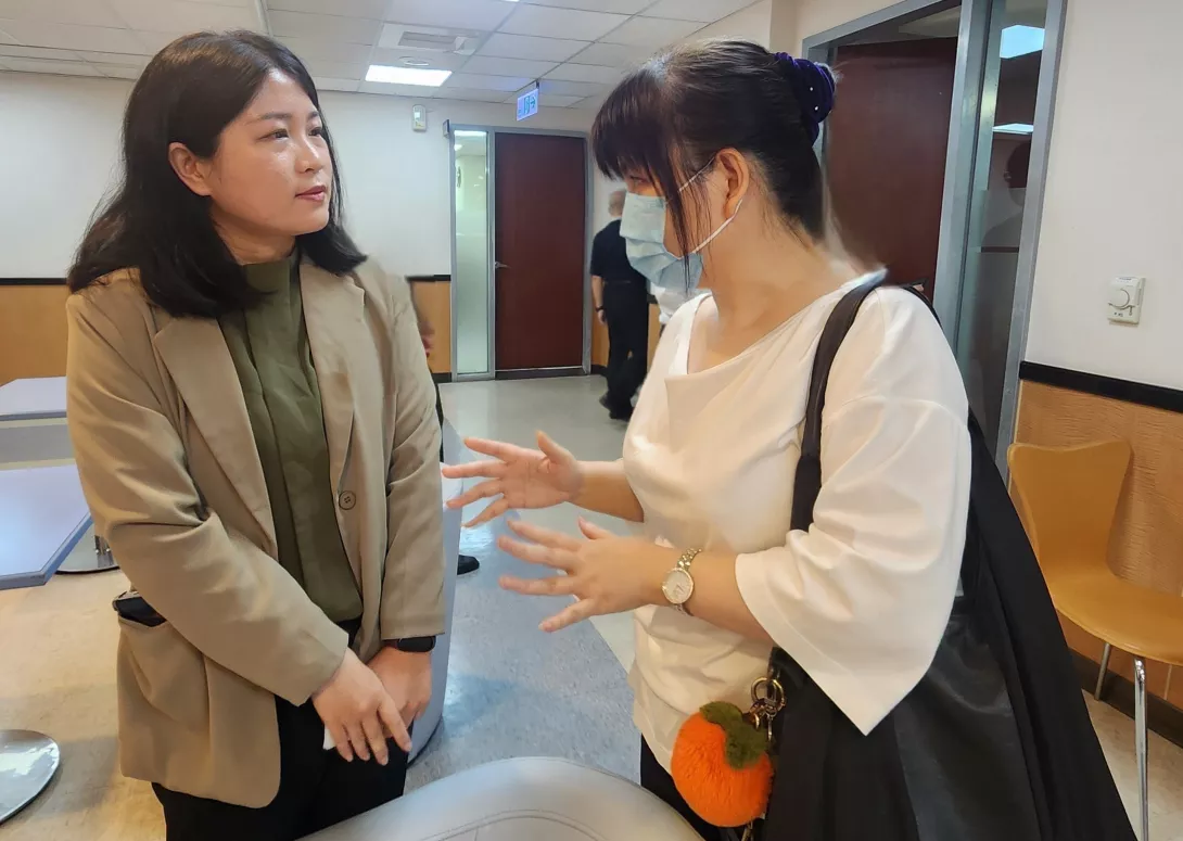 介惠團隊與學員交流,協助他們釐清需求並規劃職涯方向。 - 複製