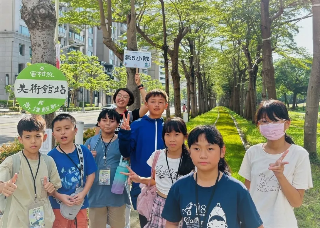 來看看傳說中的輕軌美術館站龍貓隧道