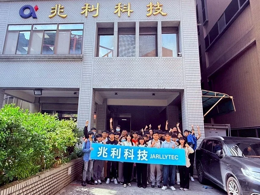 勞動部桃竹苗分署攜手龍華科大 職場參訪引導青年瞭解產業樣貌-4