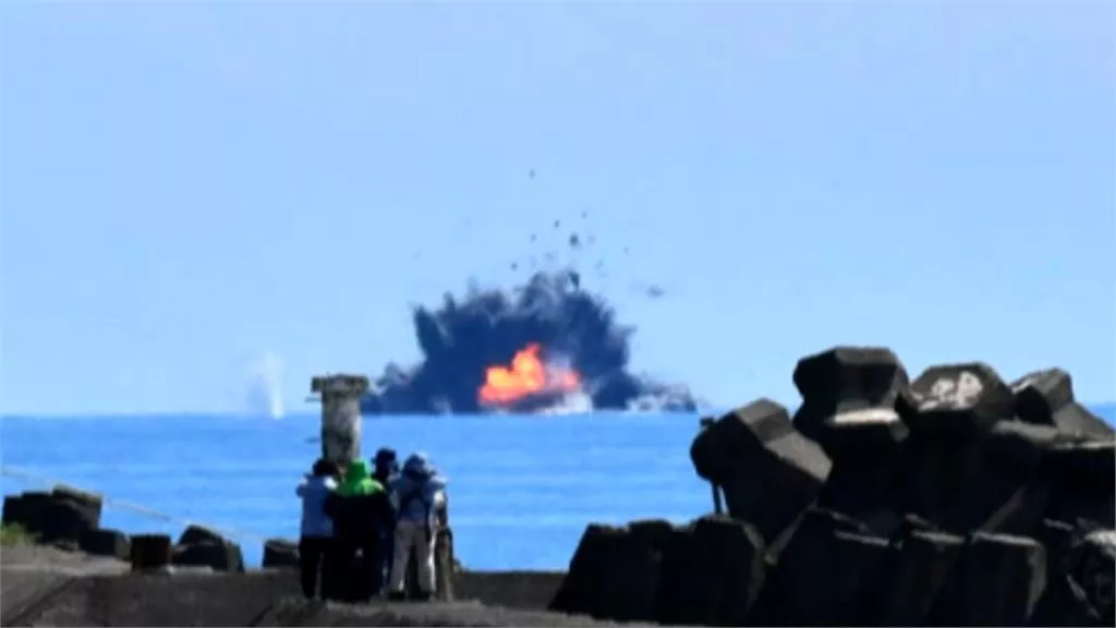 國軍在九鵬基地驗證無人攻擊載具聯合出擊。(圖/TaiwanADIZ粉專)