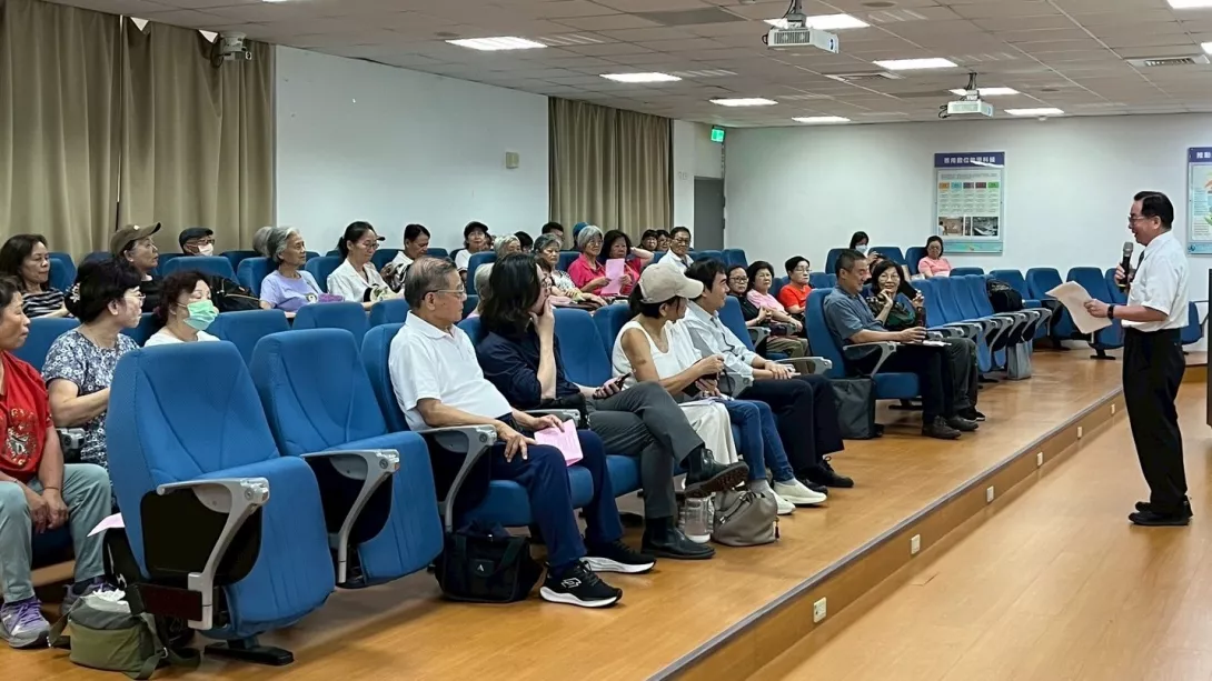 圖一:東南科技大學李清吟校長勉勵學員落實永續生活、共創在地價值。