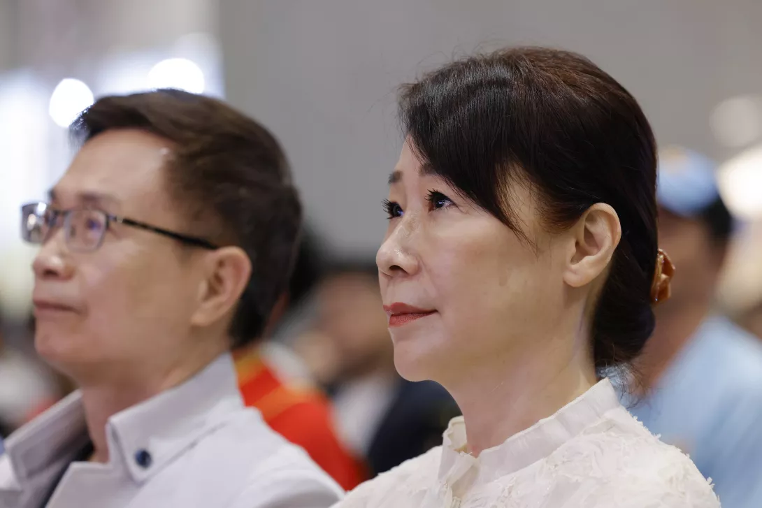 左起_外貿協會 黃志芳 董事長、小樹傳愛協會發起人 Dammy 老師