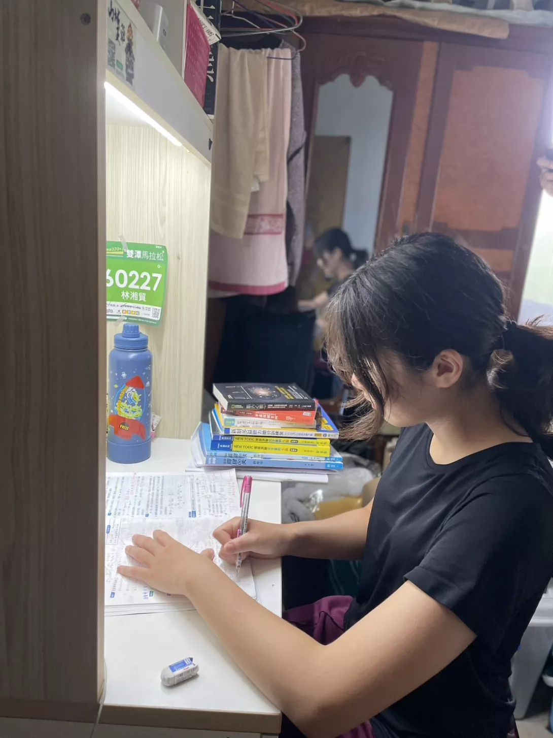湘貿奮發向上努力讀書,考取清華大學