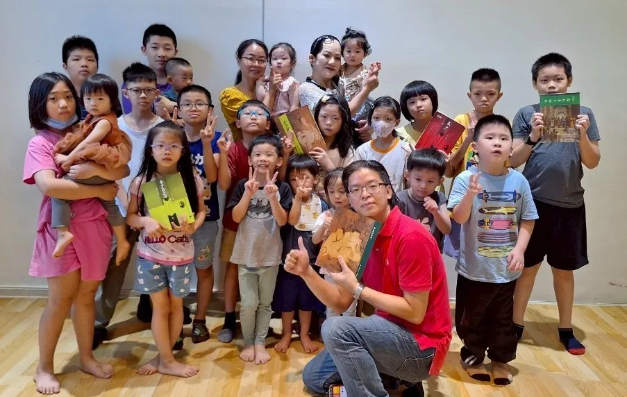 趙泰銘與黃水晶攜手推動臺中讀經閱讀風氣。