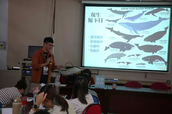 知名科普作家曾文宣負責解說「鯨豚的特徵與獨特行為」。