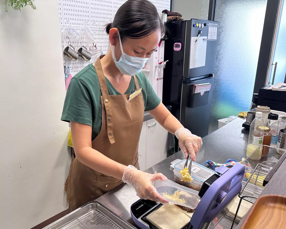 以工「帶振」工作者阿萍分享,在芥菜種會南區習藝所「樂熱心輕食店」工作,改善經濟更重拾自信。