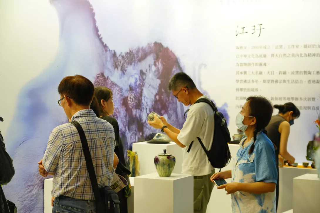 藝術家江玗展出新系列陶藝作品