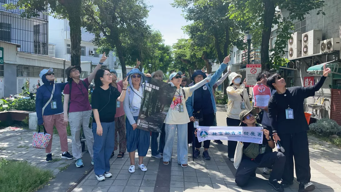 ▲ 活動開場大合照,學員與講師齊聚鐵馬道林蔭步道,開啟一場從觀察到共構的城市自然行動。