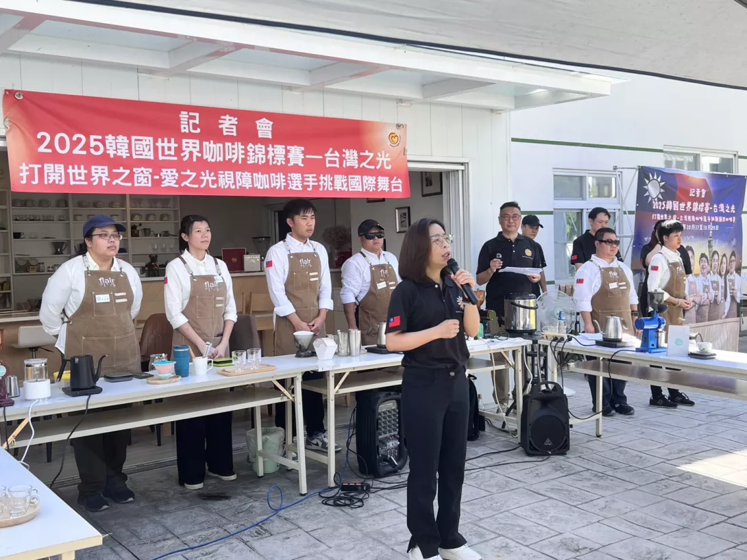 愛之光秘書長顏平芳致詞