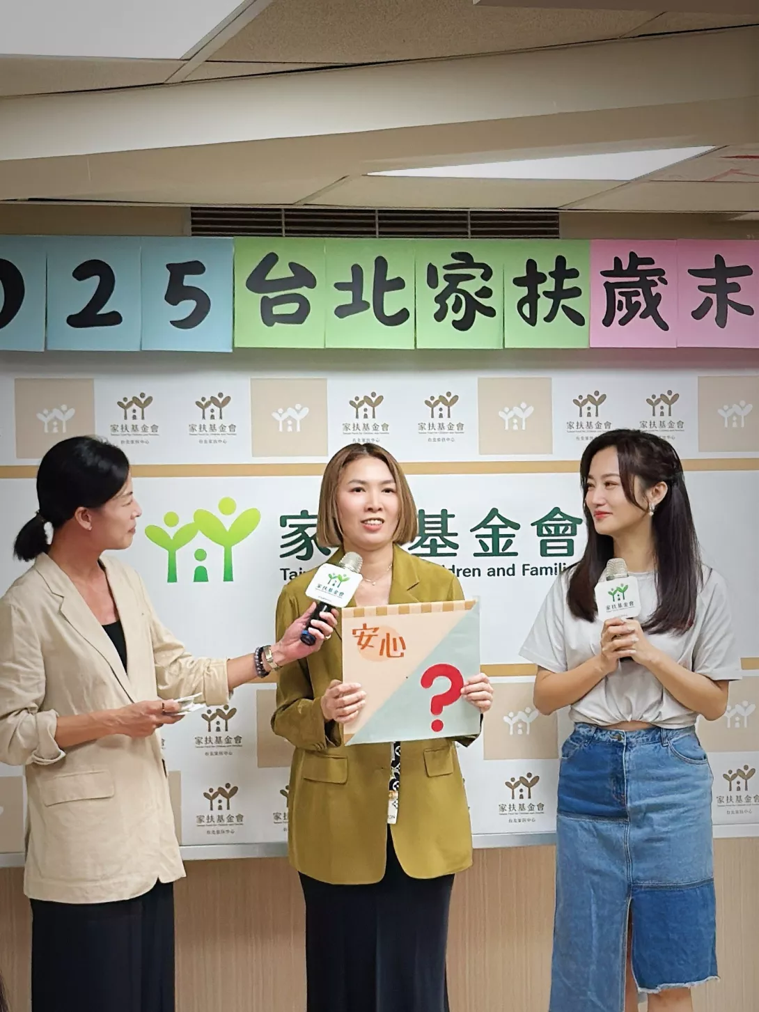 泱宏國際物流集團協理陳雅惠揭開暖心福袋
