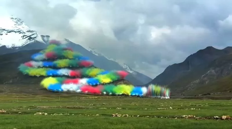 煙火秀在西藏喜馬拉雅山區A20250920自由時報