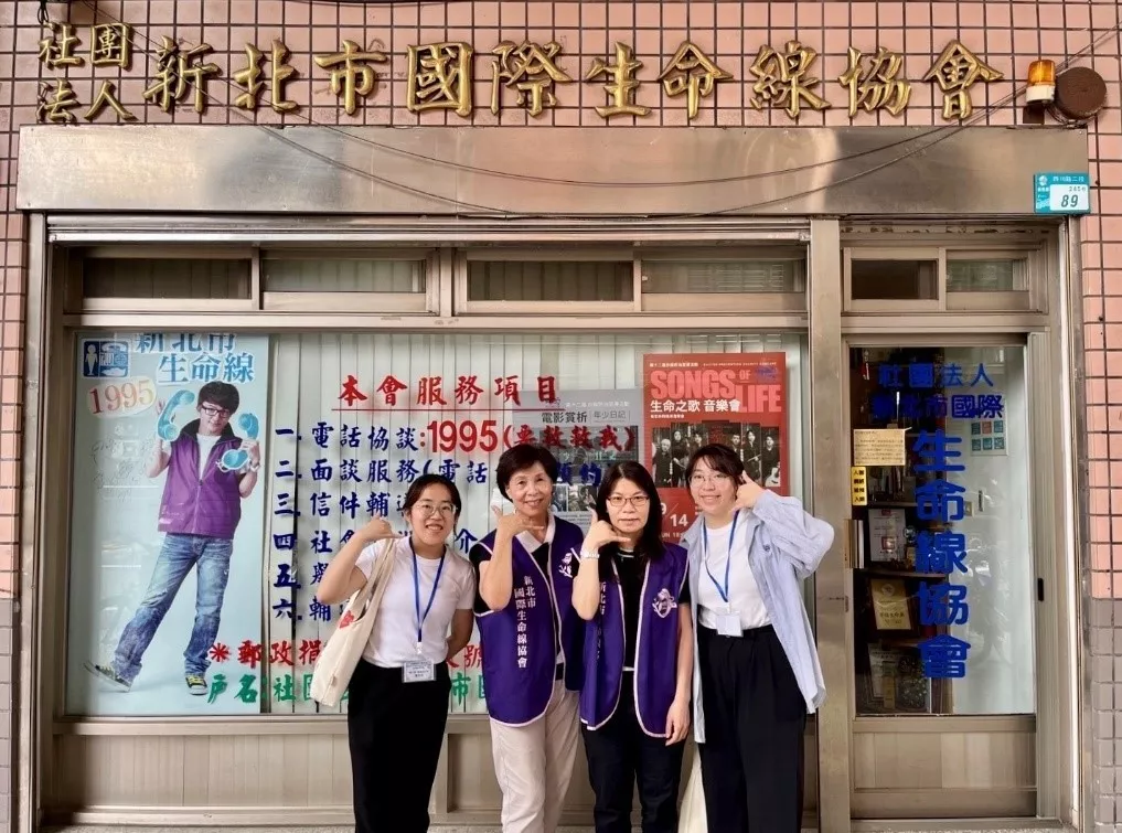 與楊阿姨及督導合照