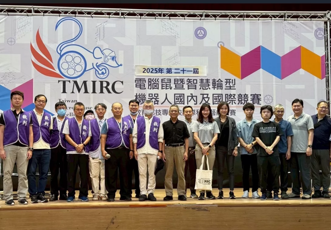 龍華科大五專生擊敗大學生 AI電腦鼠暨智慧輪型機器人競賽奪雙冠-3