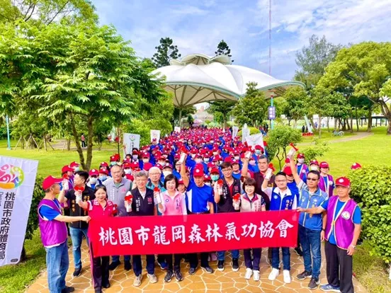 (圖一)桃園市龍岡森林氣功協會114年度萬步健走活動大合照