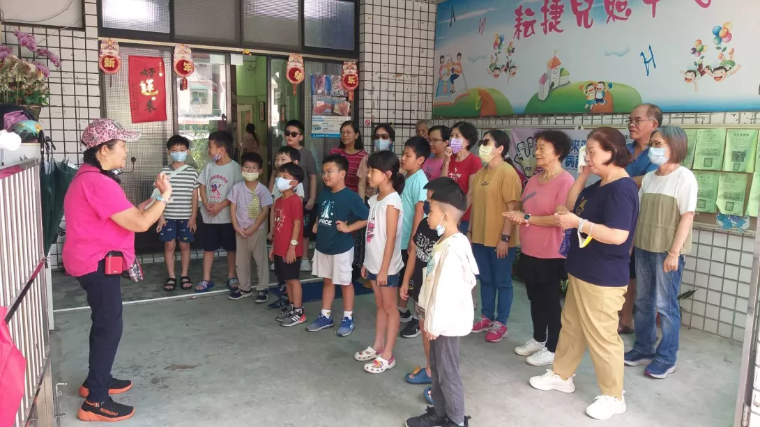 (圖四)舉辦伯公照護站老幼同樂活動,透過世代交流建構更緊密的社區情感