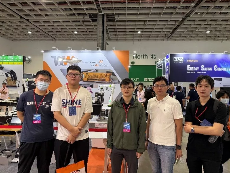 龍華科大機械系沈志陽老師與研究生周禹廷於台灣智慧自動化與機器人協會(TAIROA)產學合作專區。