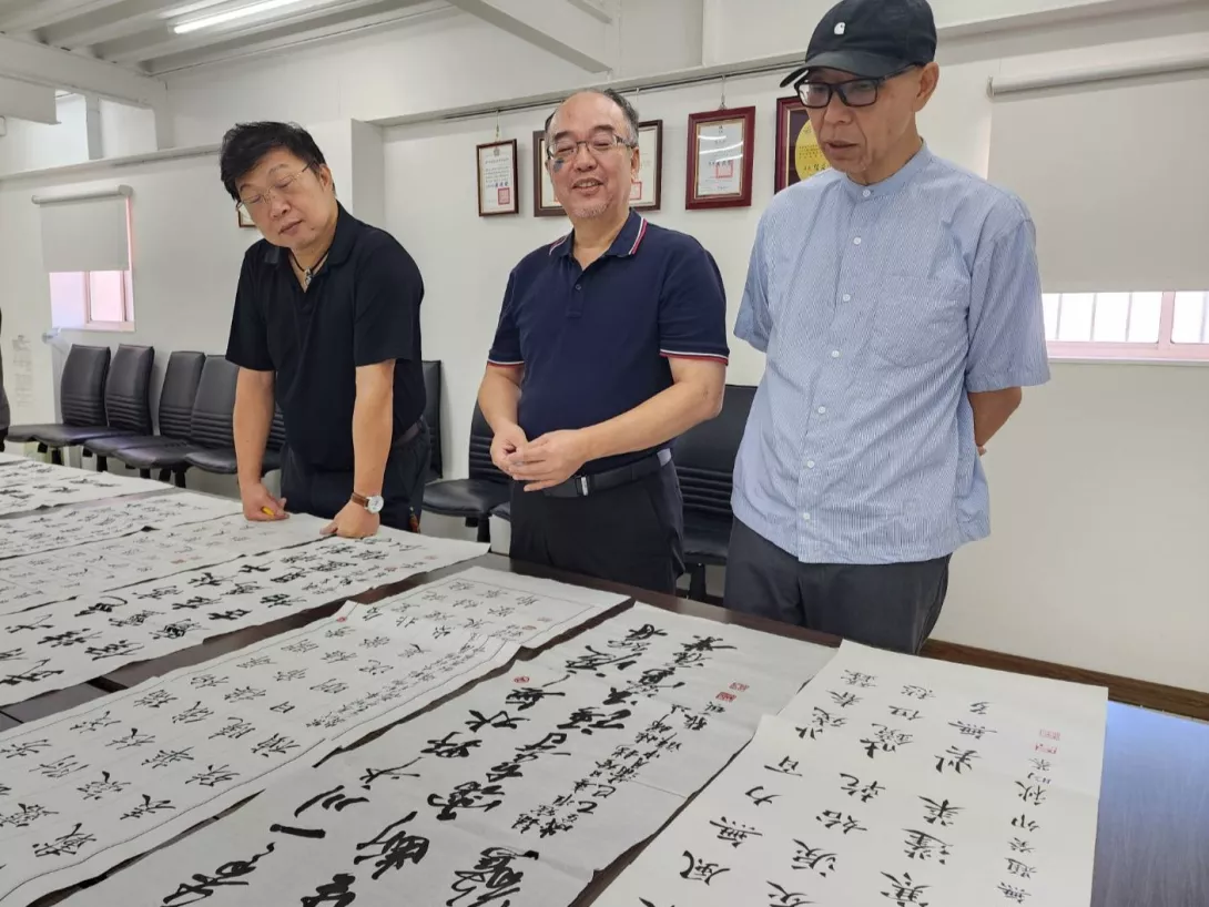 02-書法類作品評選,老師指出,今年參賽作品在筆法、章法與墨色應用上更顯成熟
