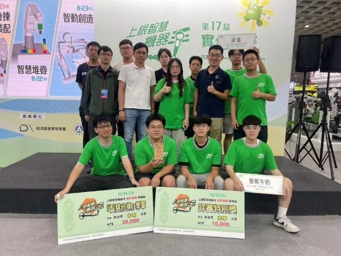 龍華科大機械系沈志陽老師帶領學生參加第十七屆上銀智慧機器手實作競賽,榮獲季軍殊榮。