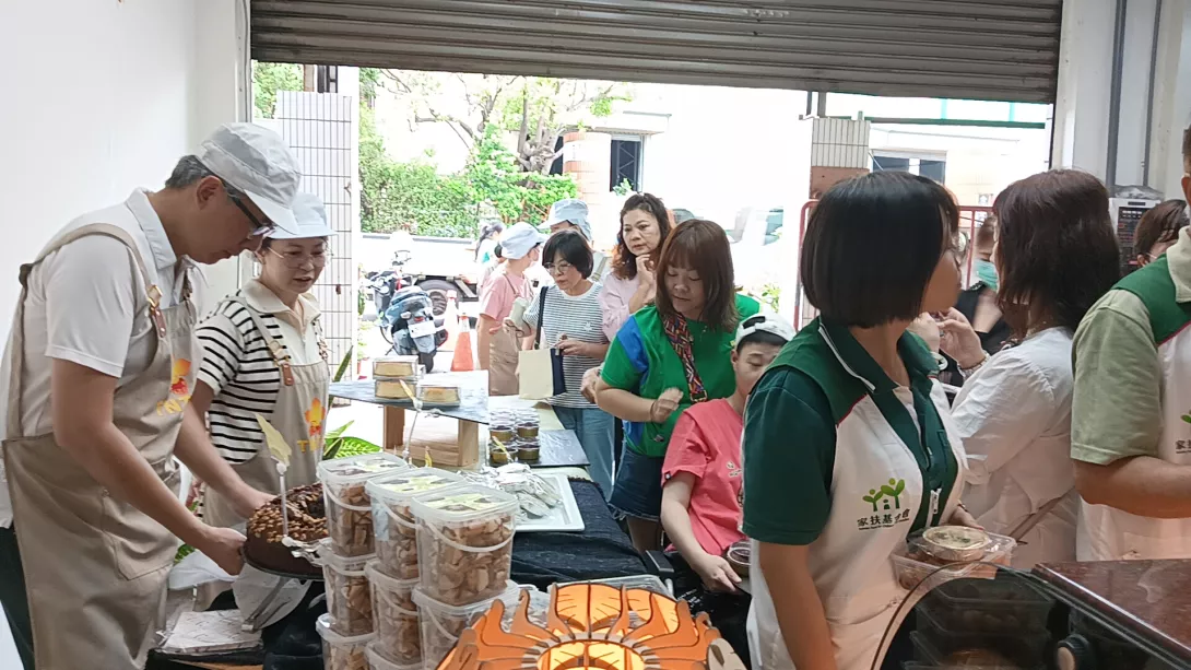 4-3台南市觀光協會提供-台南市觀光協會學員手作甜點 愛心義賣日 傳愛助學南家扶