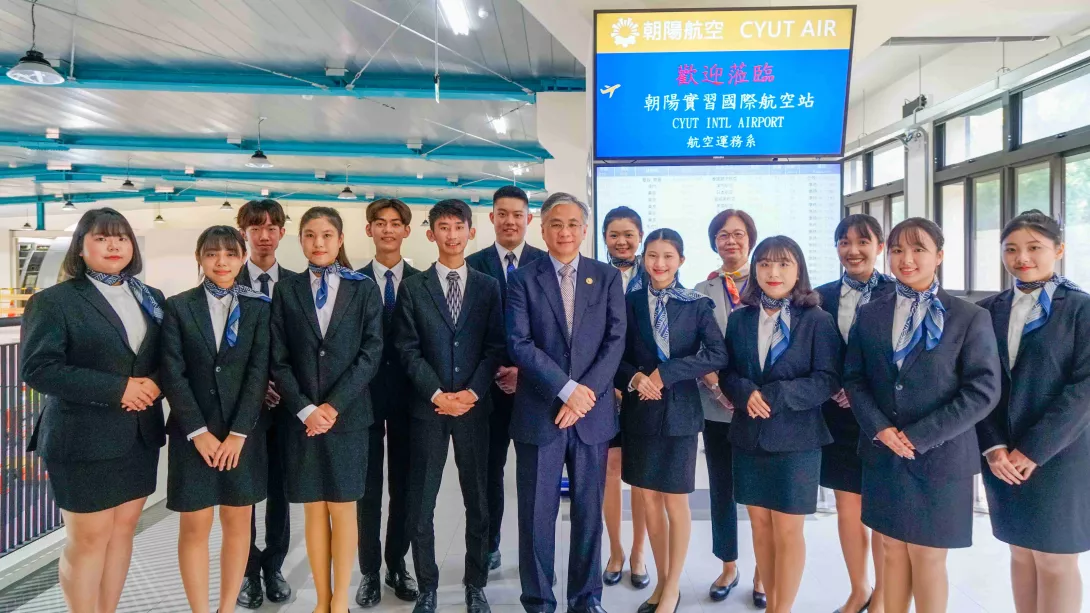 鄭道明校長以精準的眼光及卓越的治理,打造全台首創一條龍情境式航空教育環境的校園航空城,締造招生佳績,將朝陽科大帶向新高度。