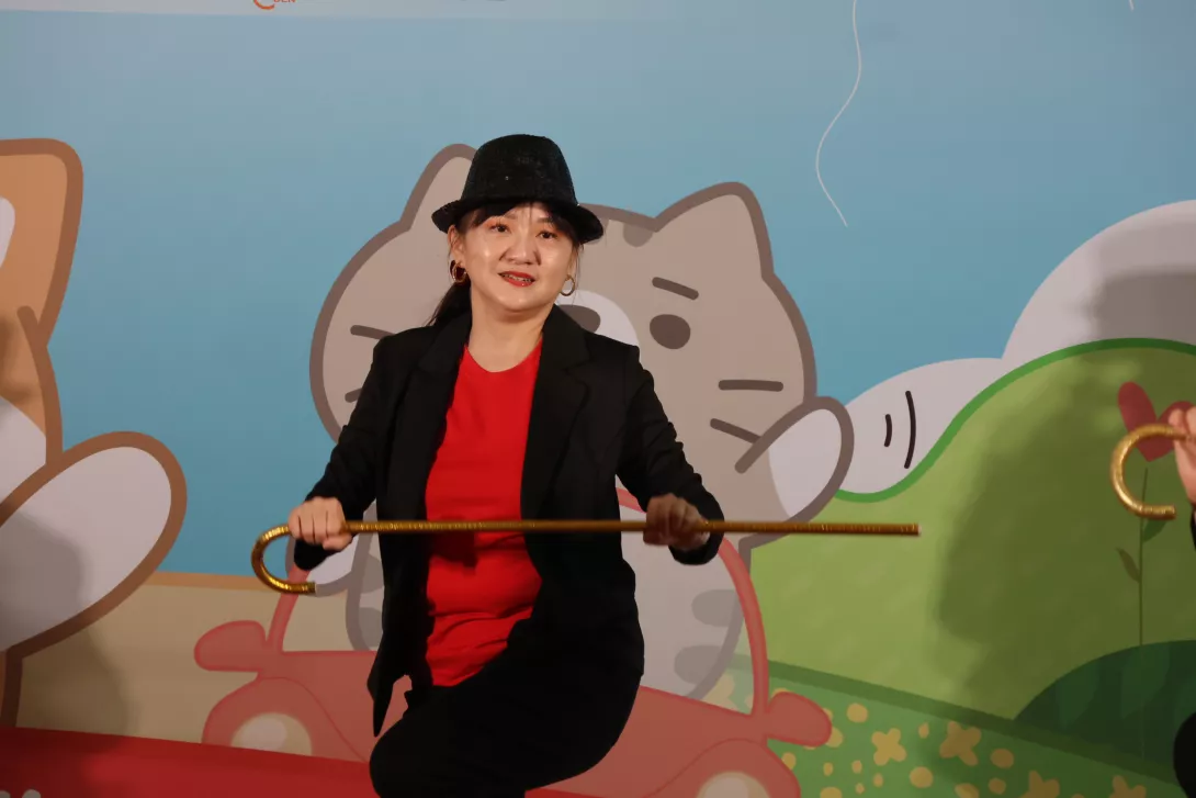 52歲的聽障舞者苑香,加入舞團十年了,透過精湛的舞蹈表演,期盼能鼓勵更多身心障礙朋友走出家門。